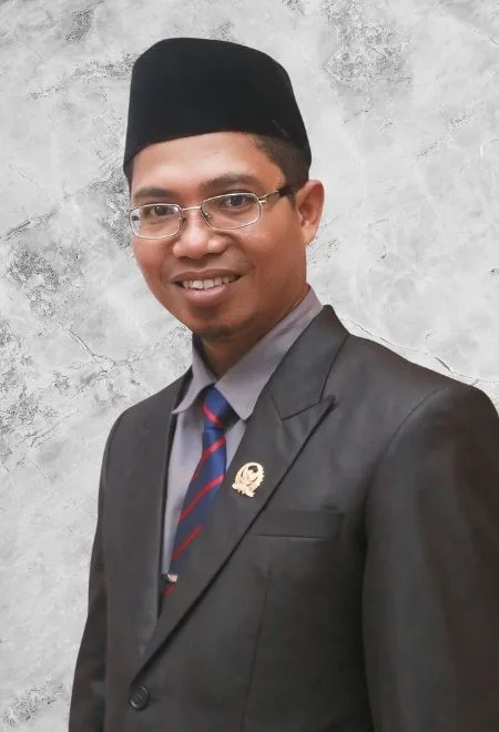 Foto ISMAIL LATISI, S.Pd