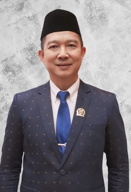 Foto H. VIKTOR YUAN, SH., MH